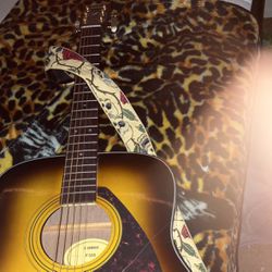Yamaha Acoustic Guitar 