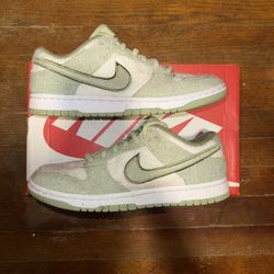 Size 9 - Nike Dunk Low SE Fleece - Honeydew 2022 W
