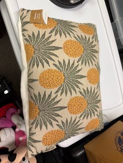 Pineapple Throw Pillow