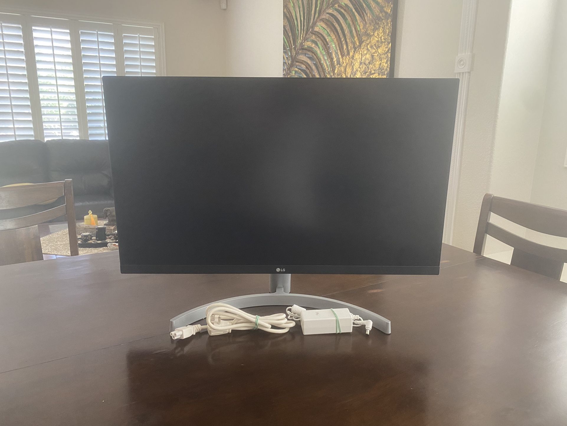 LG 27” MN60T - White IPS Full HD Monitor Free Synch
