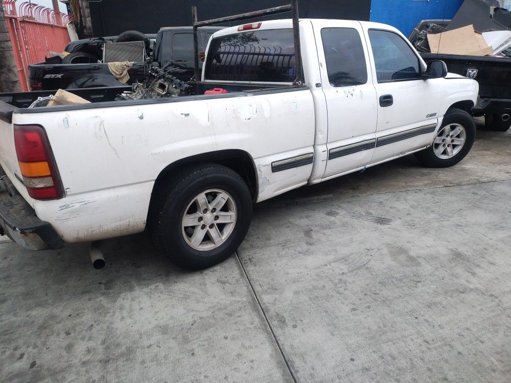 CHEVY SILVERADO ..PARTING OUT .. "2002"