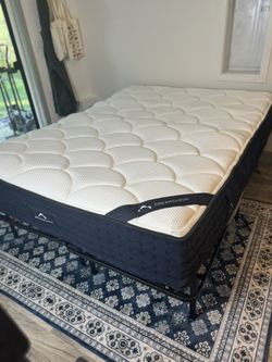🛏️ QUEEN hybrid Memory Foam Mattress - Like New 