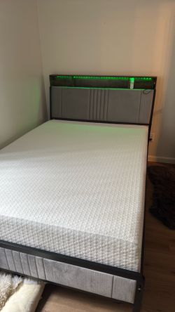 Bed w/light..brand new..Full size