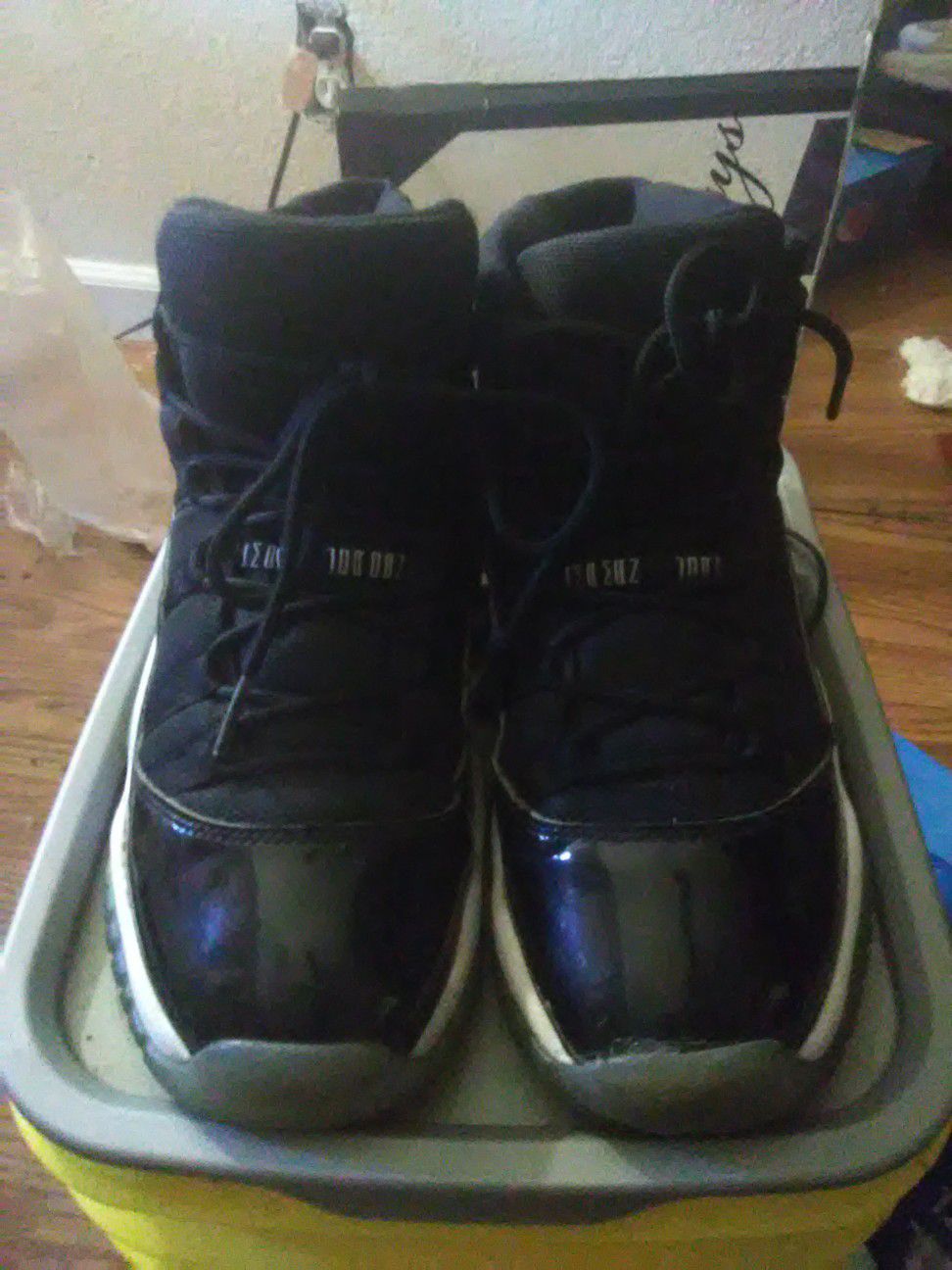 A pair of Jordans size 10' good condition