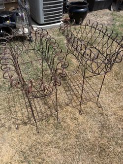 Decorative Wrought Iron Plant Stands – Set of 2