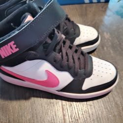 Girls Nike Size 3 1/2 