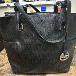 Mk Bag 20$Or Best Offer Good Condition 