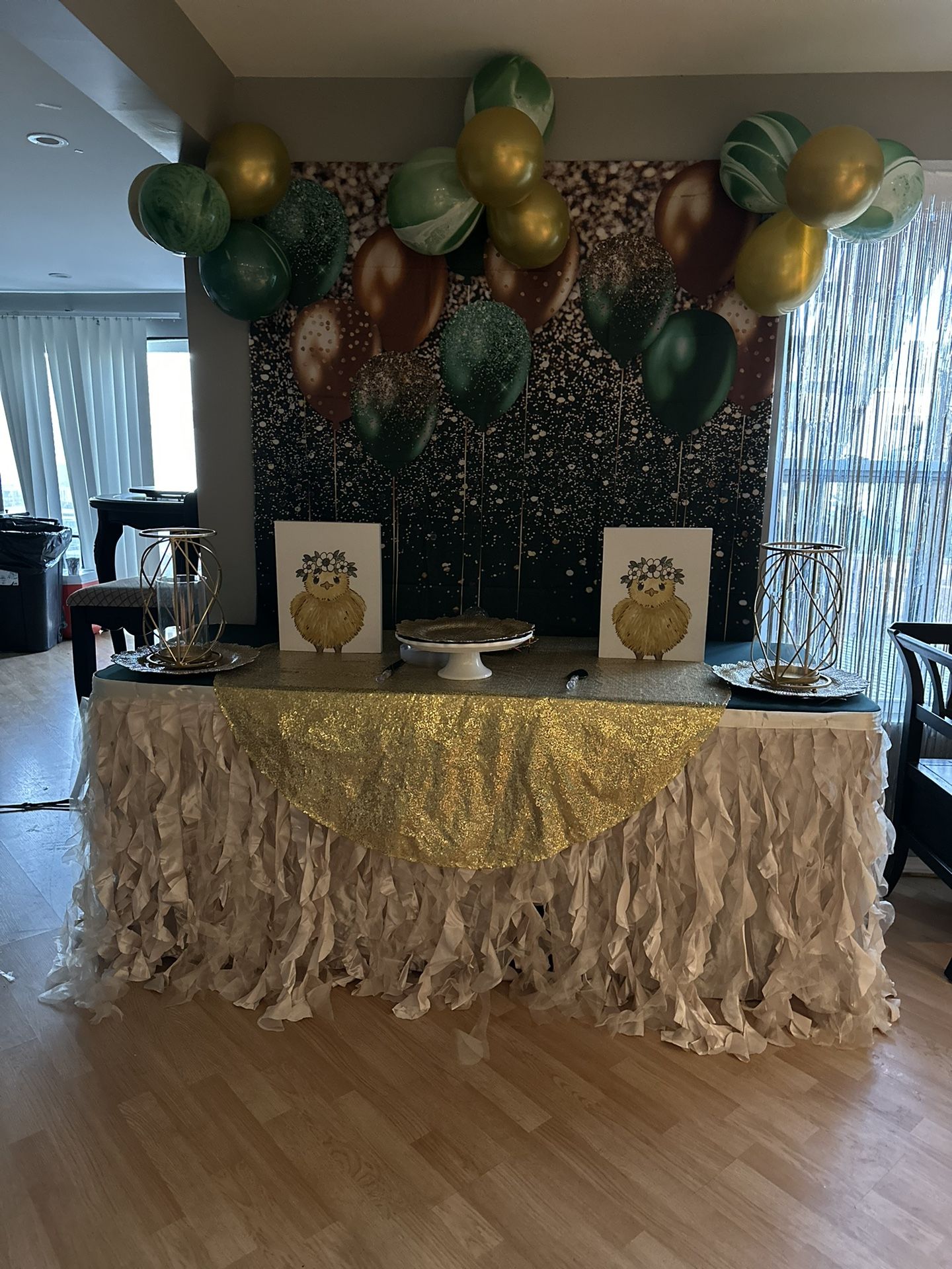 Gold Green Round Backdrop
