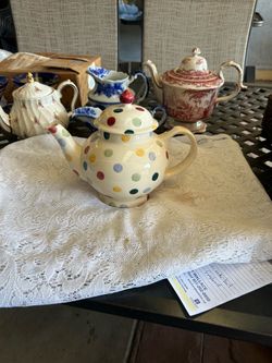 Teapots-  vintage.  Chino, ca