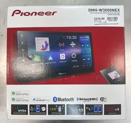 Pioneer touch screen Bluetooth in dash radio