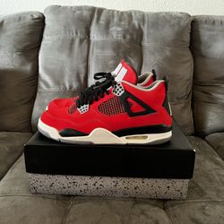 JORDAN RETRO 4 TORO’s Size 9.5 