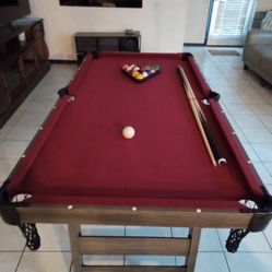 6 FT Pool Table With 2 Pool Cues And Balls
