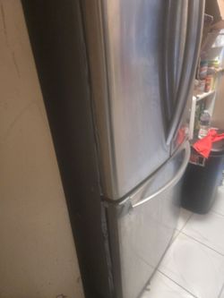 LG Stainless Steel French Door Refrigerator with Bottom Freezer