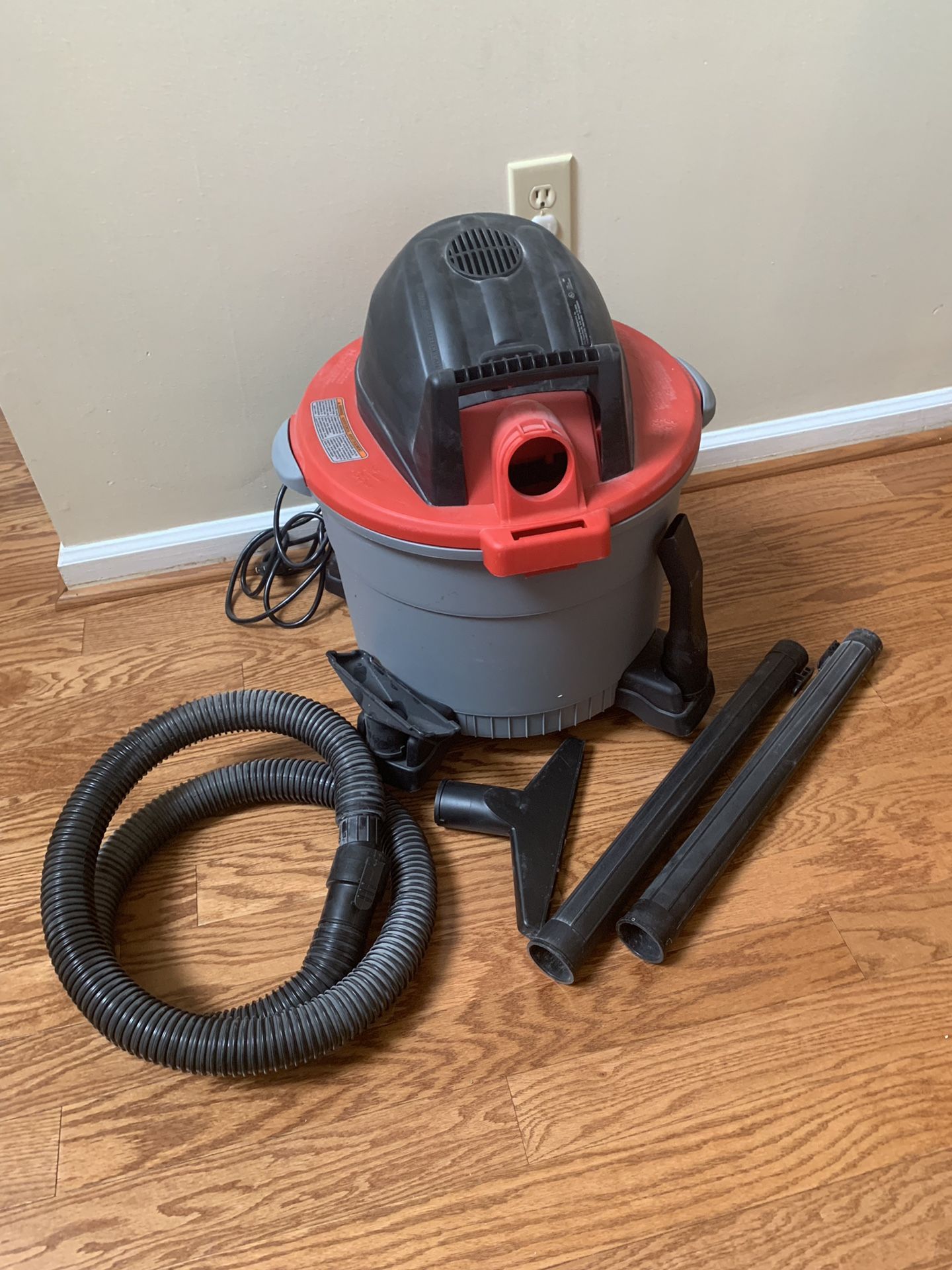 9 gallon HUSKY Wet/Dry Vac for Sale in Bowie, MD OfferUp