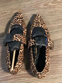 New DKNY Leopard Print Pointed-Toe Loafers