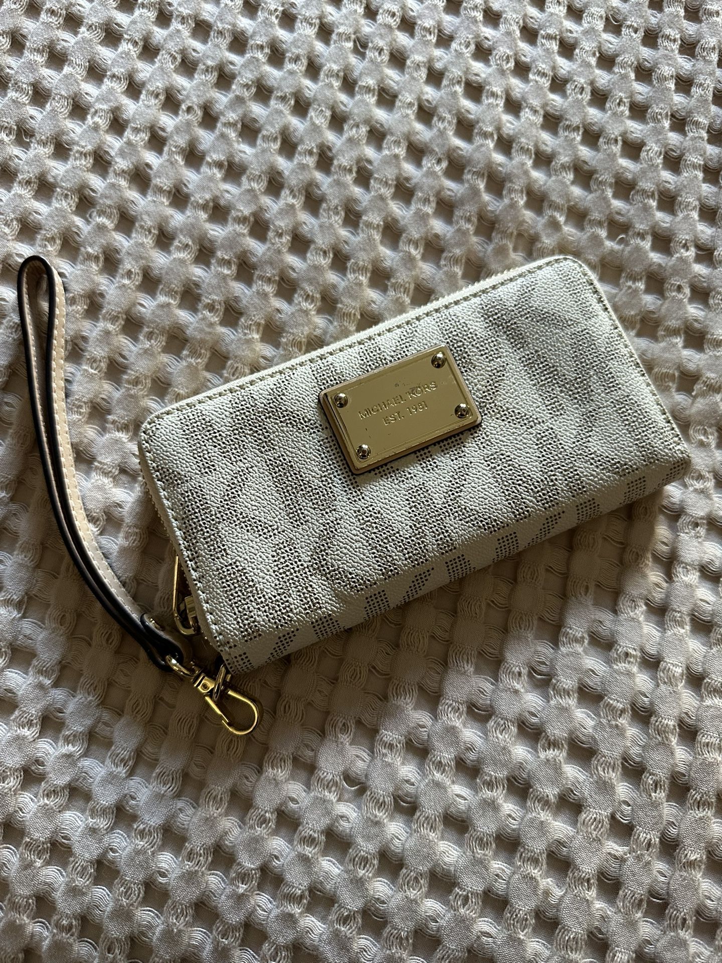 MK Wallet. 