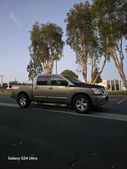 WORK TRUCK ,WORK TRUCK 
2008 Nissan titan
Runs very good
Automatic 
Motor V8
scratches here and there ,but is a WORK TRUCK 
smog done in hand
CLEAN TI