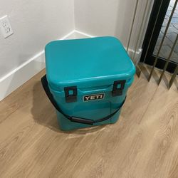 YETY COOLER.