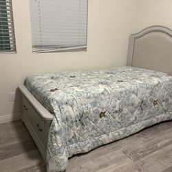 Elegant Twin bed Living Spaces Includes Mattress 