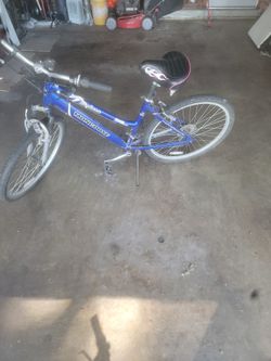 Mongoose Mountain Bike. 26 " wheels, 21 Speed,