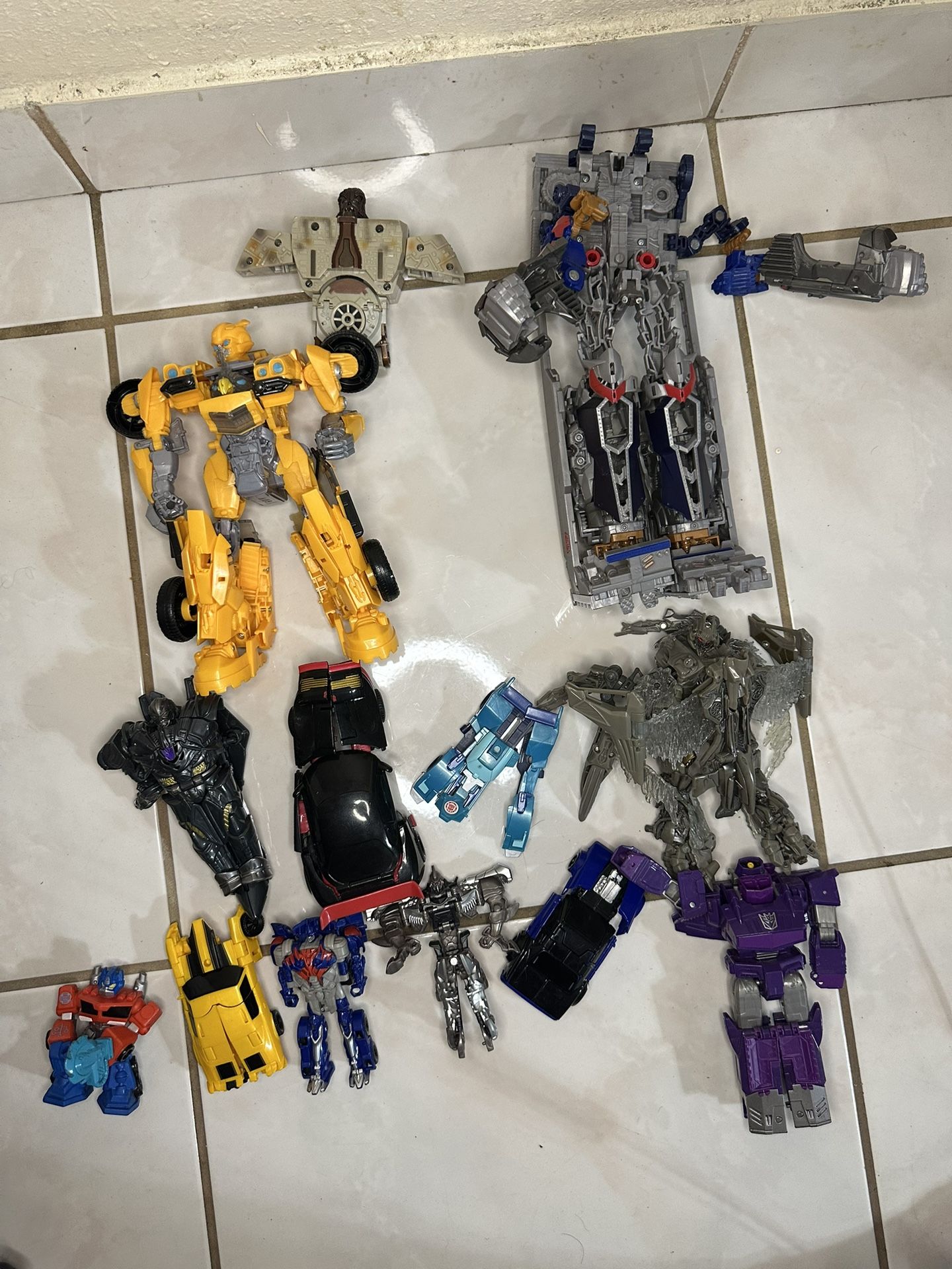 Huge Hasbro Transformers Lot Various Years Optimus Bumblebee VoyagerMegatron 