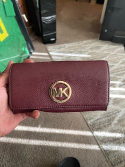 Michael Kors Fulton Large Pebbled Leather Carryall Wallet – Merlot