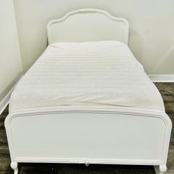 Like New Girl’s Full Bed 