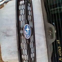 Subaru Grill OEM Part No Damage