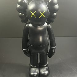 Kaws Statue