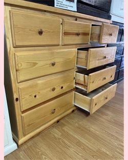 Dresser / Nine drawers dresser