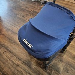 BLUE ((DOONA)) car seat and stroller 2 in 1, comes with base