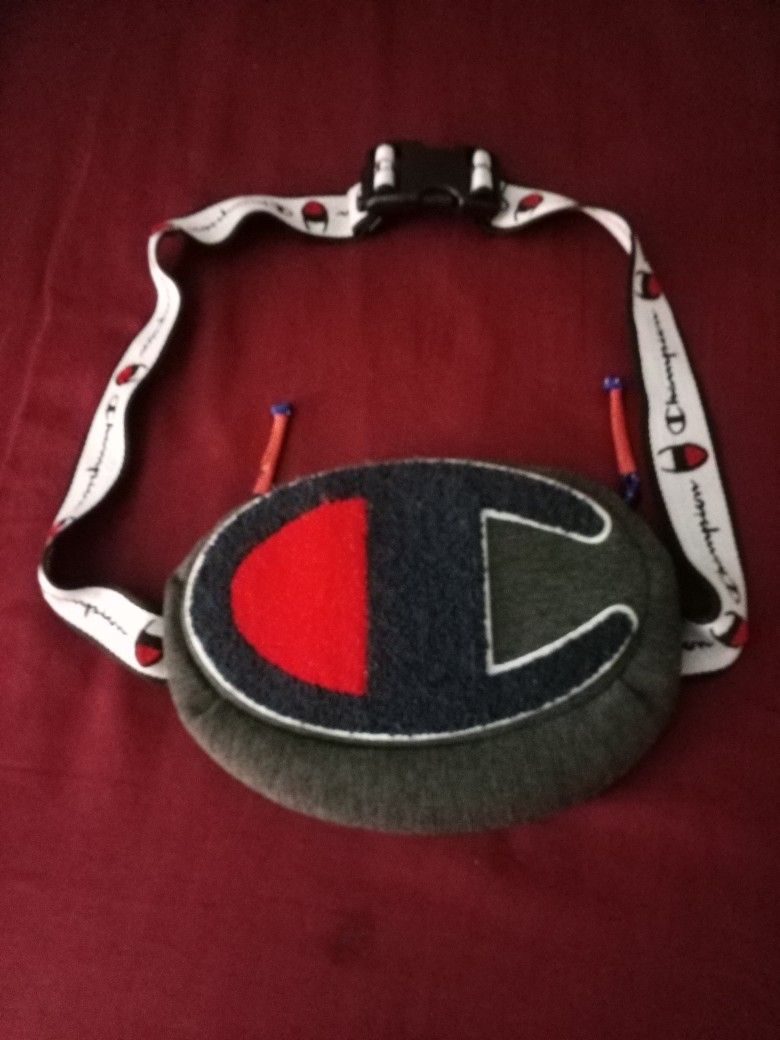 CHAMPION POUCH