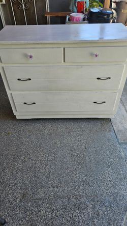 Rustic Vintage 4 Drawer Dresser