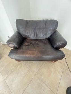 Wide single couch
