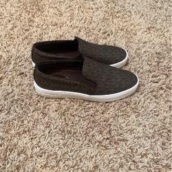 7M Michael Kors Slip On Shoe $25