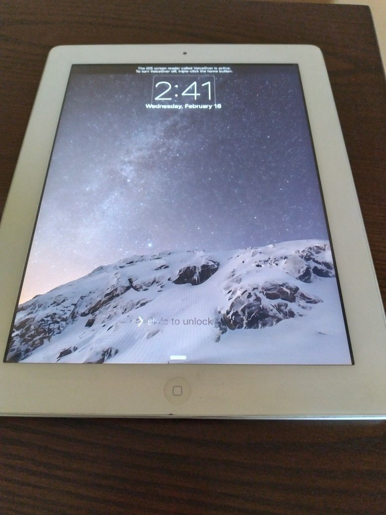 IPad 32GB *LOCKED, NO CHARGER *