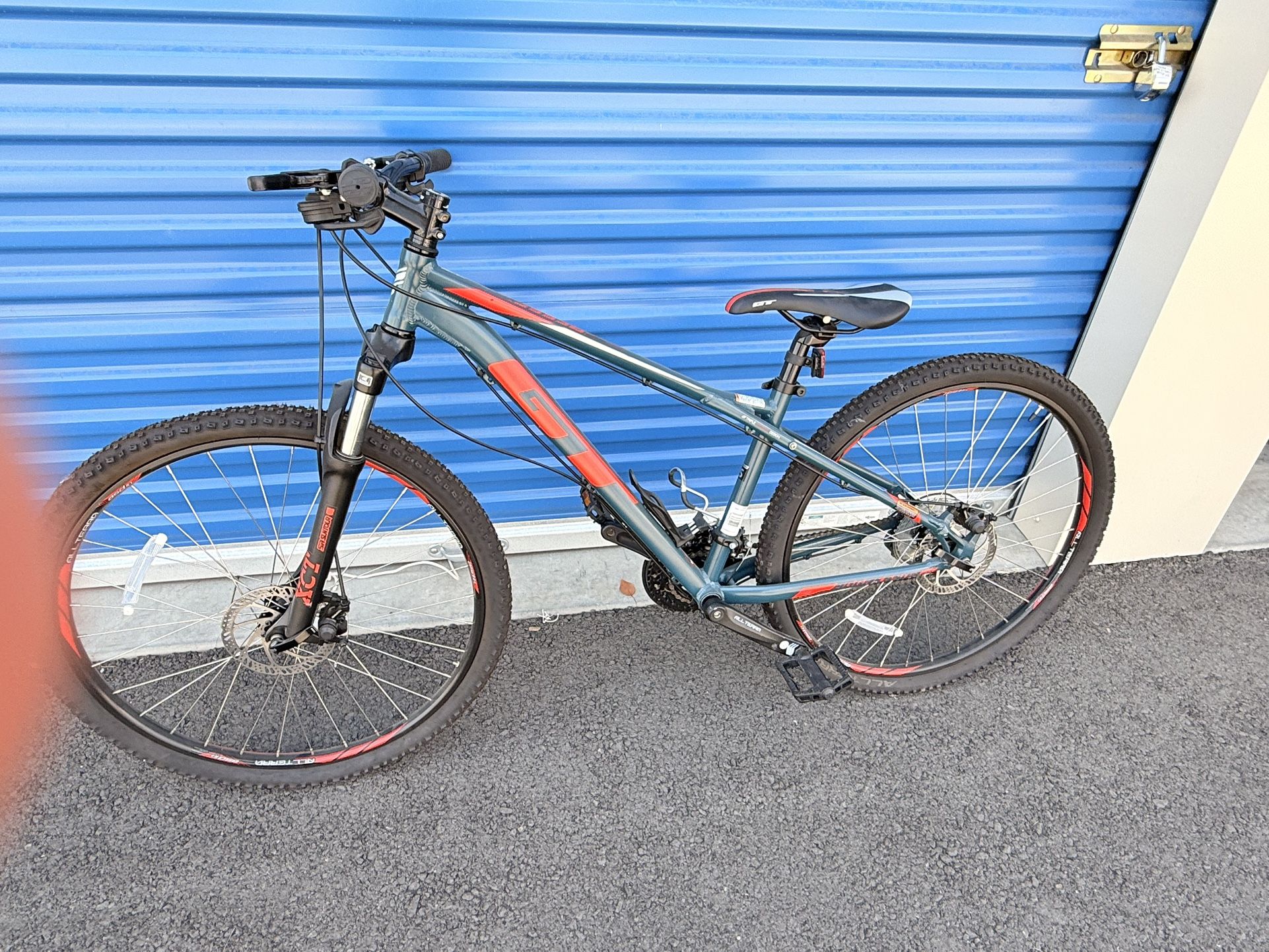 2-GT Mountain Bikes