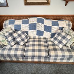 La-Z-Boy Or Broyhill Couch