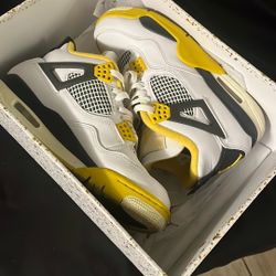 Jordan 4 Retro 