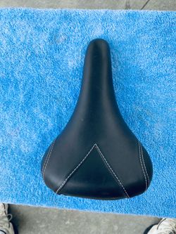 Bicycle seat   ( NEW)