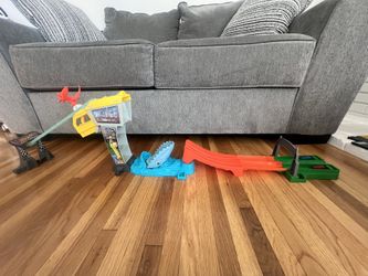 Racer Verse Jurassic World Blue’s Track Set