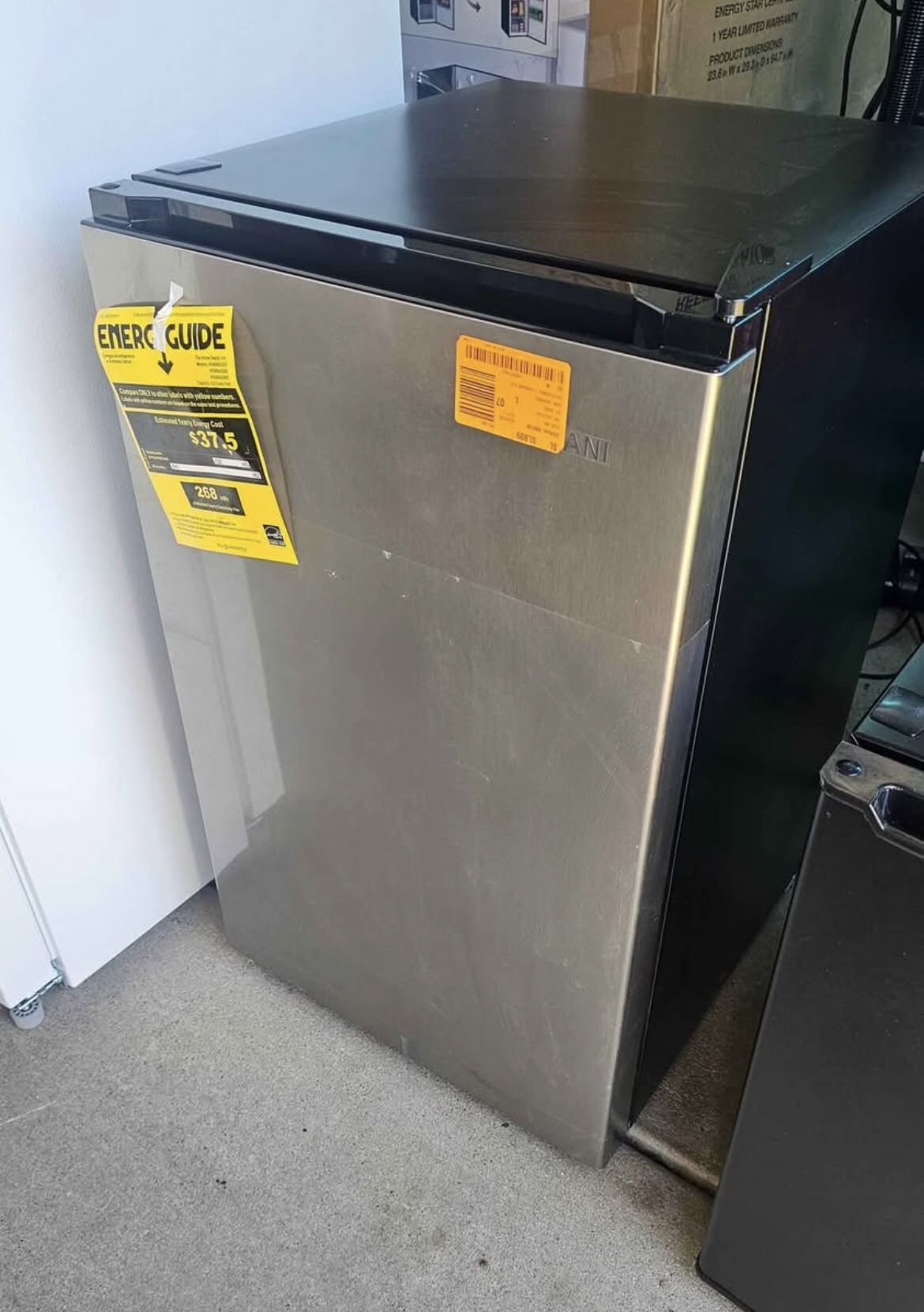 Vissani Single Door Mini Fridge