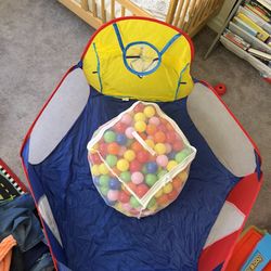 Baby pop up ball pit