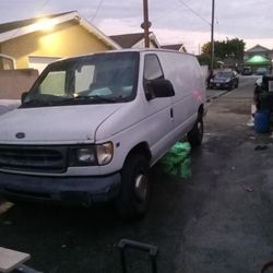2000 Ford Econoline  Van Run Good But They Stole My Catylac Converter  So I'm Sell It I Wanted 2000 OB O