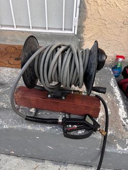 Pressure washing hose and reel