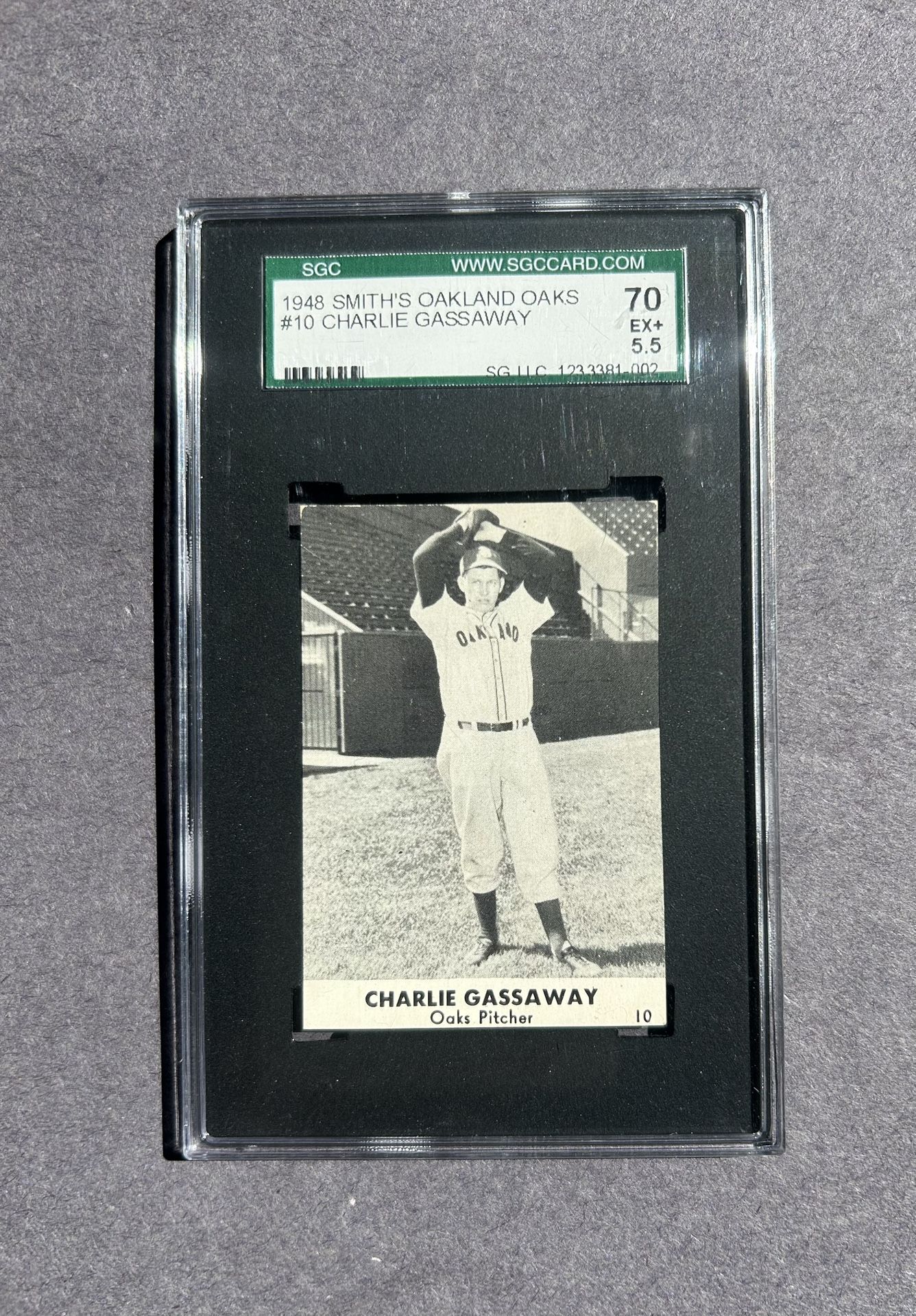 Vintage, Rare  1948 Smith's Oakland Oaks #10 C.Gassaway. SGC EX+ 5.5. Negotioable  