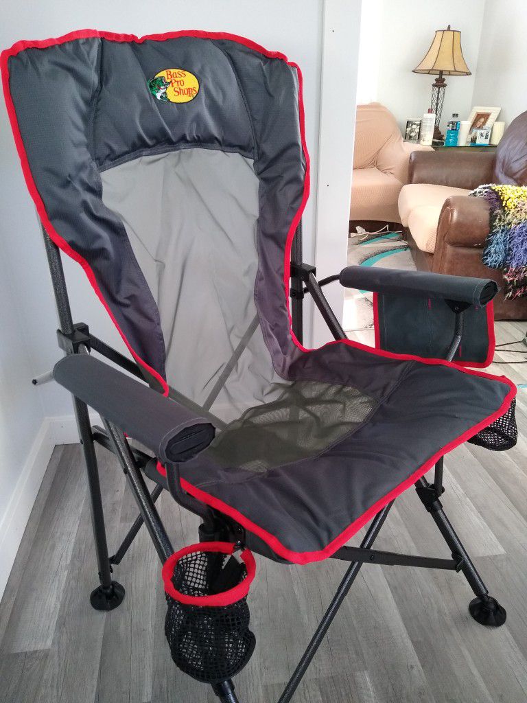 BASS PRO LUNKER LOUNGER FISHING CHAIR 2 POLE HOLDERS for Sale in  Centerville, OH - OfferUp