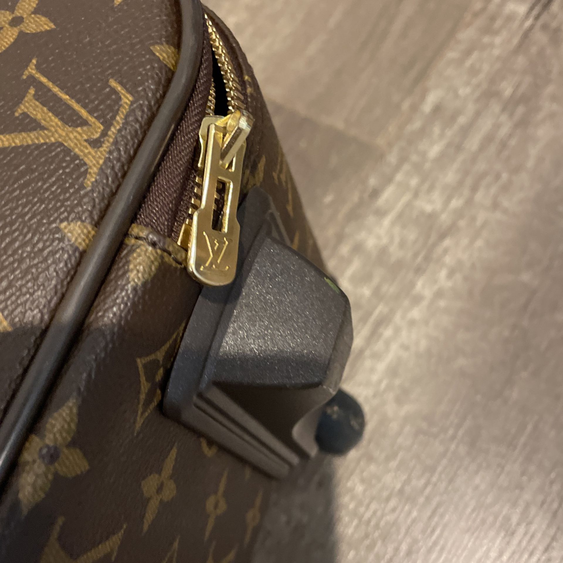 Louis Vuitton XL Monogram Satellite 70 Suitcase Trunk Luggage MB1919 for  Sale in Roswell, GA - OfferUp