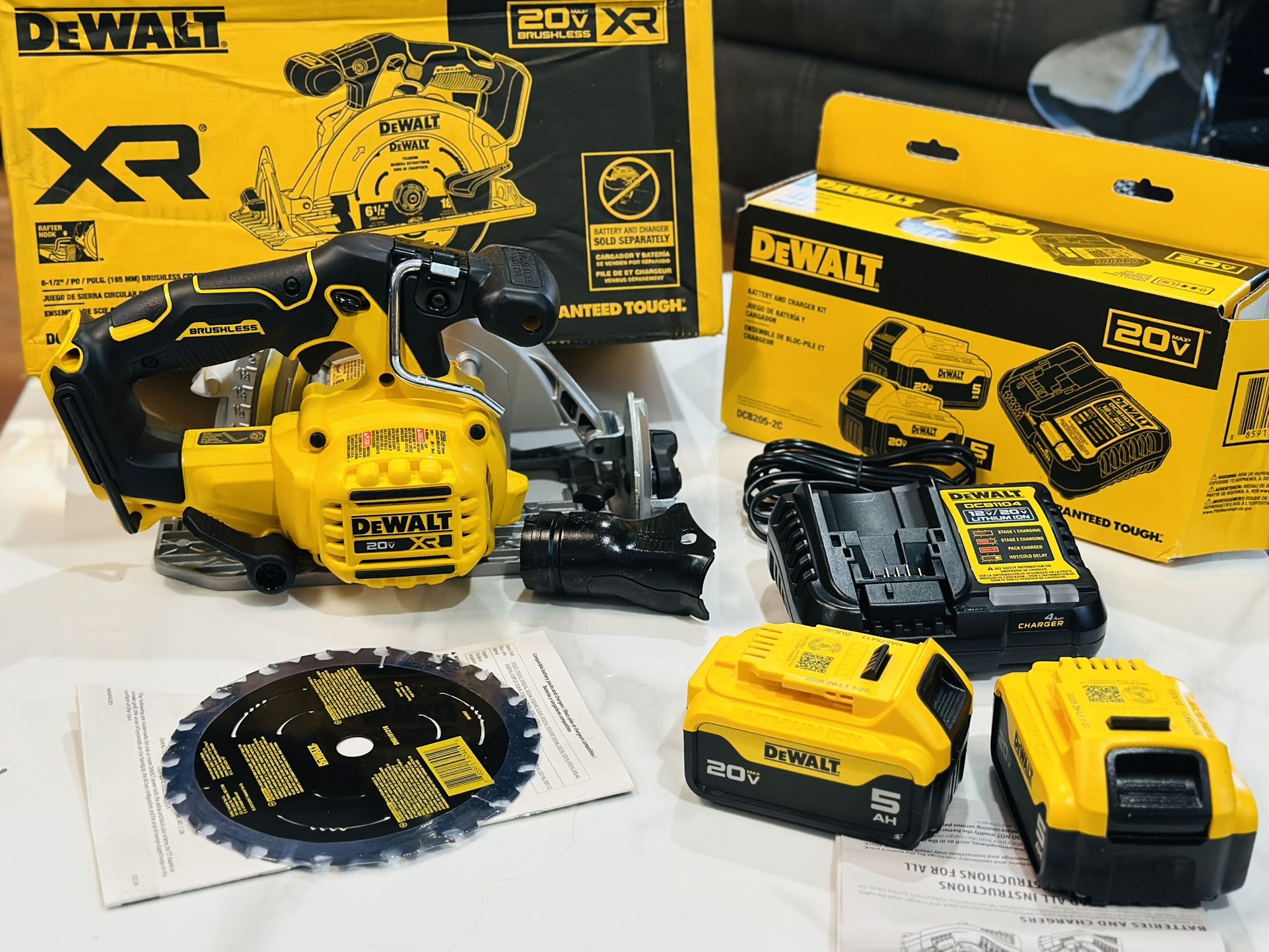 XR 20-volt Max 6-1/2-in Brushless Cordless Circular saw