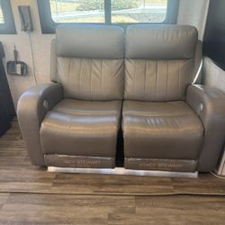 Heated Massage Recliner Loveseat – RV Ready – Dual Power – Stacy Stewart